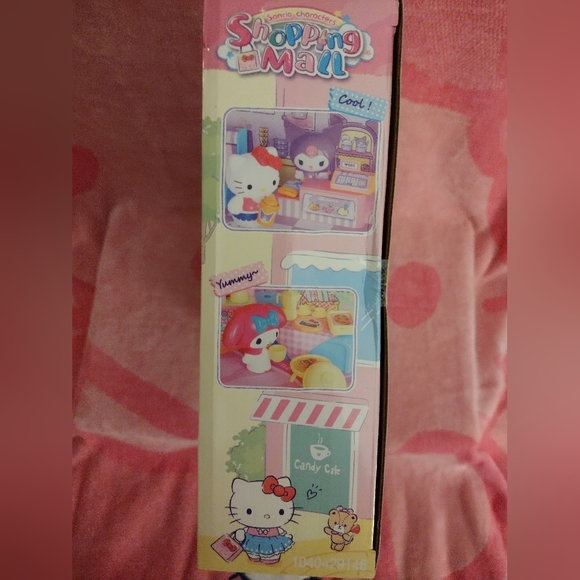 EXCLUSIVE - Hello Kitty Officially Licensed Shopping Mall Playset - Picture 12 of 14